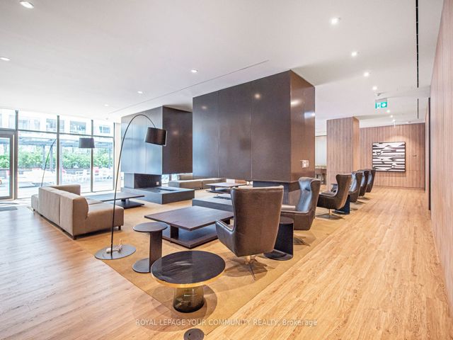 517W - 27 Bathurst St