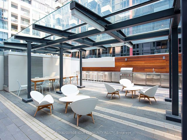 517W - 27 Bathurst St