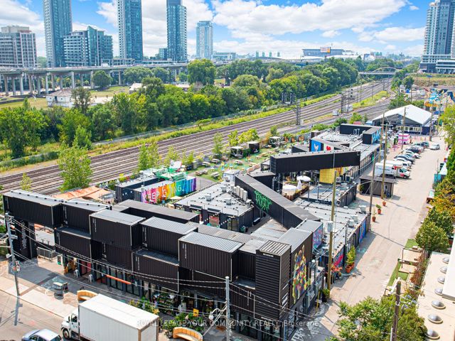 517W - 27 Bathurst St