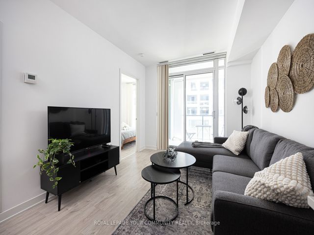 517W - 27 Bathurst St