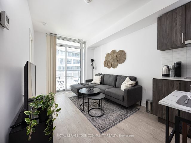 517W - 27 Bathurst St