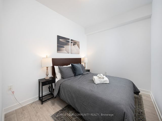 517W - 27 Bathurst St