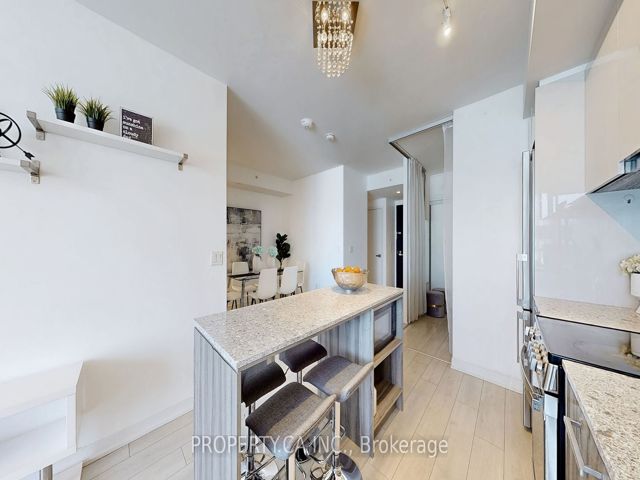 307 - 31 Tippet Rd