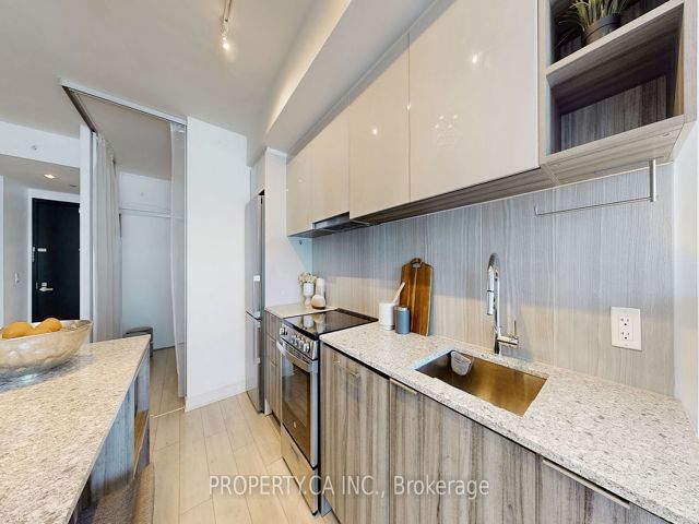 307 - 31 Tippet Rd