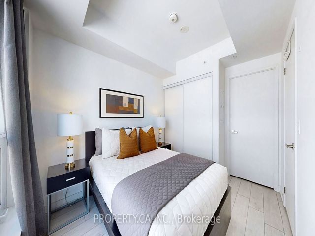 307 - 31 Tippet Rd