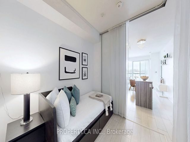 307 - 31 Tippet Rd