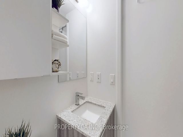 307 - 31 Tippet Rd