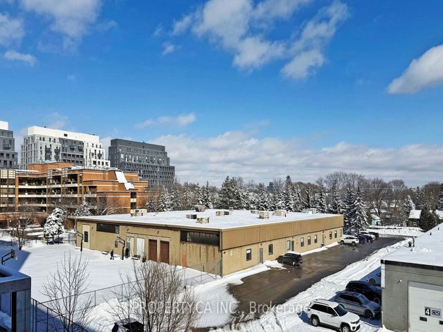 307 - 31 Tippet Rd