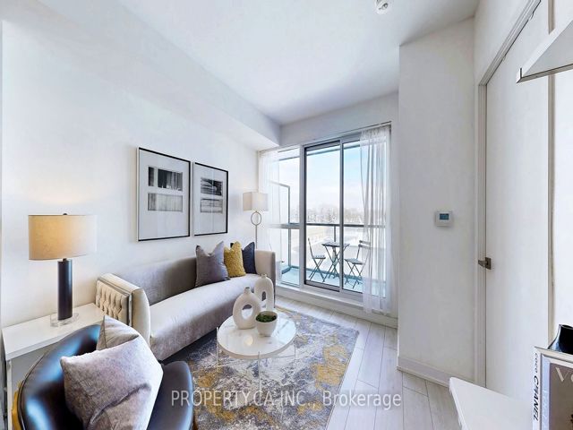 307 - 31 Tippet Rd
