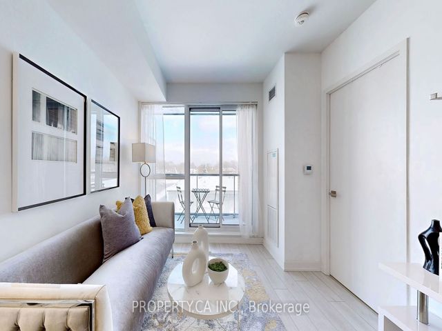307 - 31 Tippet Rd