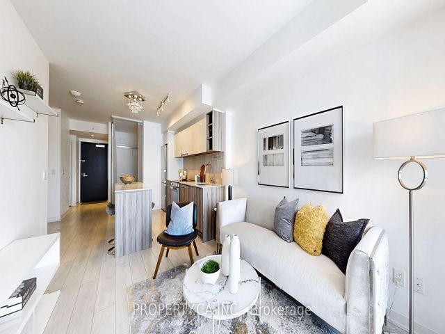 307 - 31 Tippet Rd