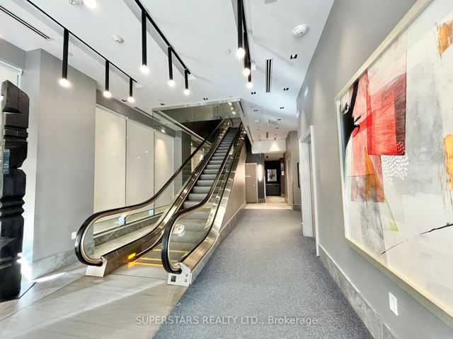 1101 - 50 Wellesley St E