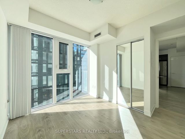 1101 - 50 Wellesley St E