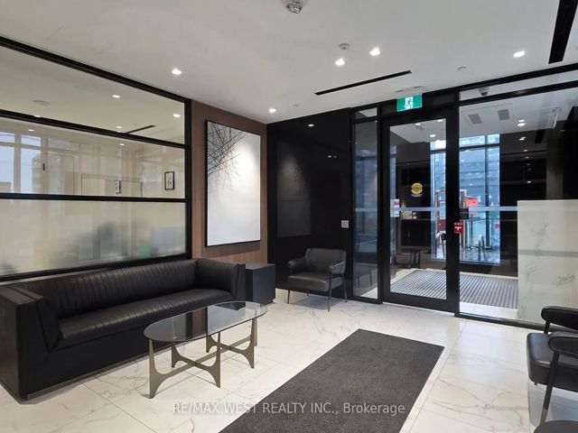 426 - 8 Tippett Rd