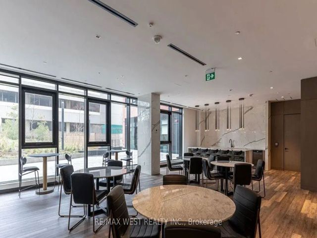 426 - 8 Tippett Rd