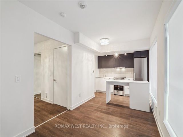 426 - 8 Tippett Rd