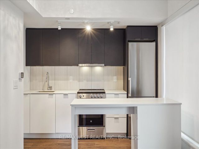 426 - 8 Tippett Rd