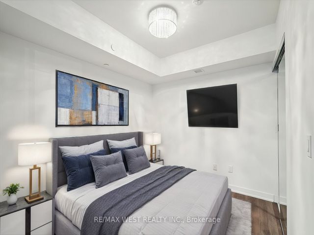 426 - 8 Tippett Rd