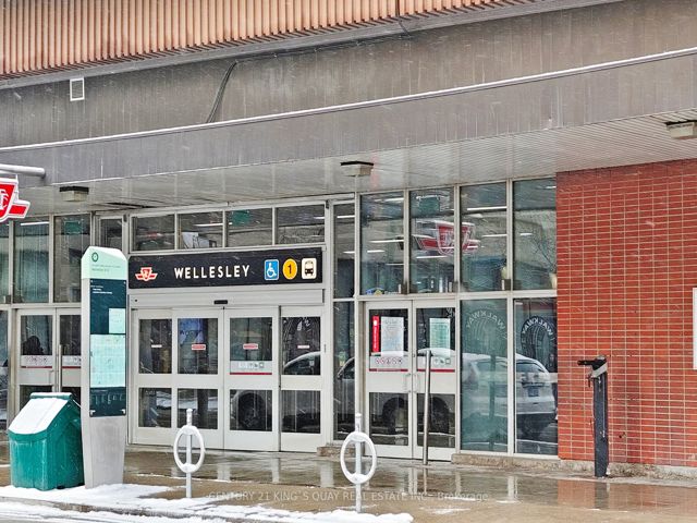 1501 - 28 Wellesley St E