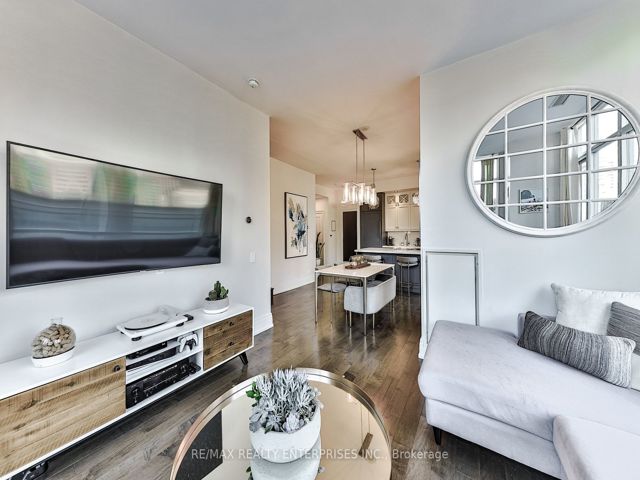 902 - 112 George St