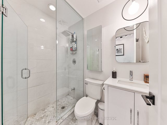 902 - 112 George St