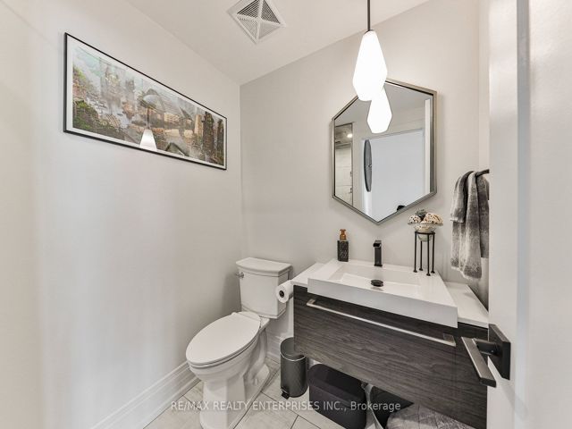 902 - 112 George St
