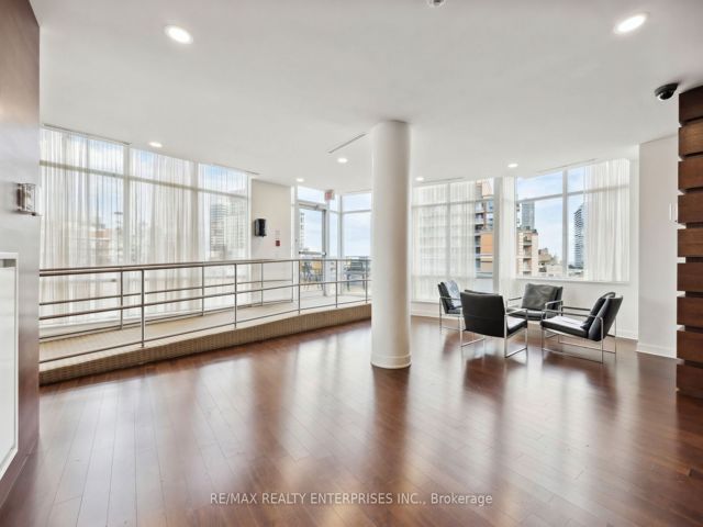 902 - 112 George St