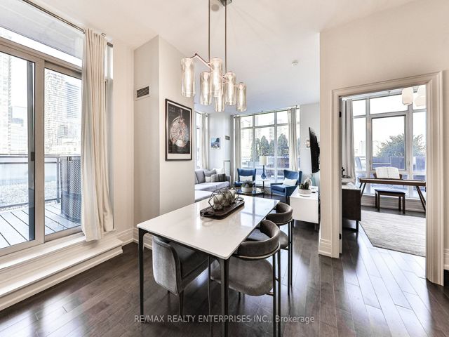 902 - 112 George St