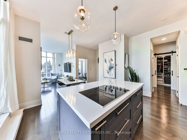 902 - 112 George St