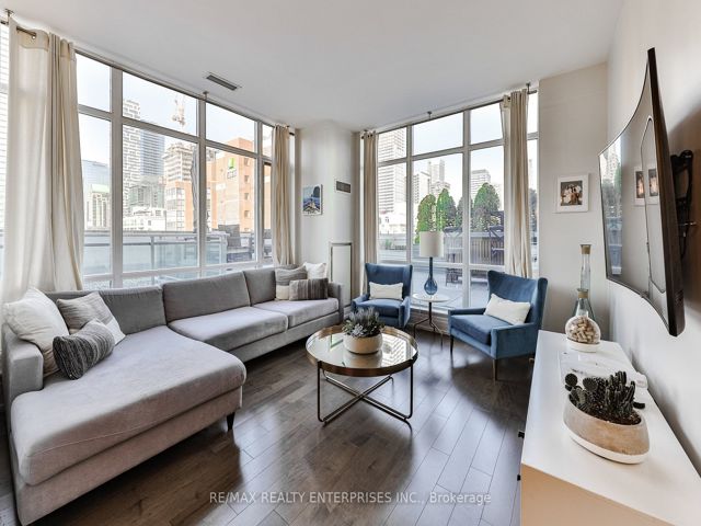 902 - 112 George St