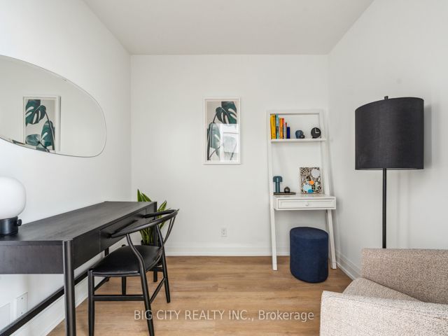 305 - 36 Brentcliffe Rd