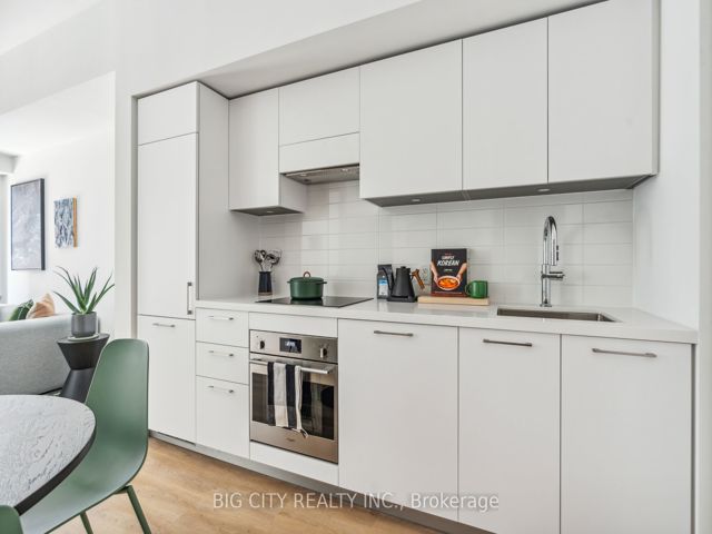 305 - 36 Brentcliffe Rd