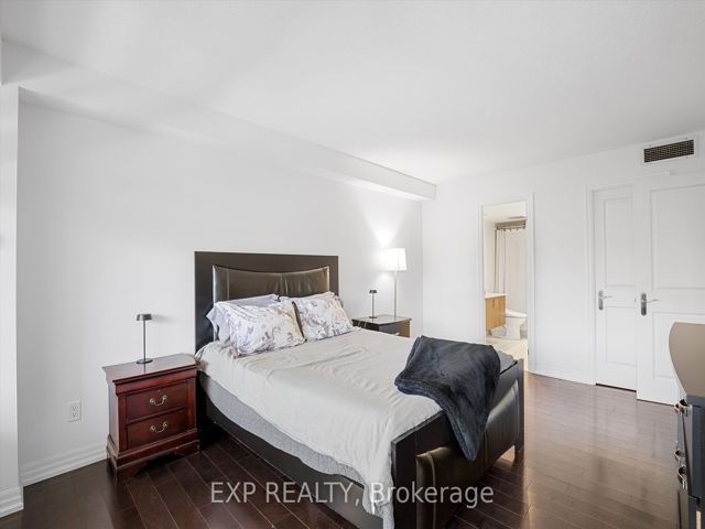 605 - 63 St Clair Ave W