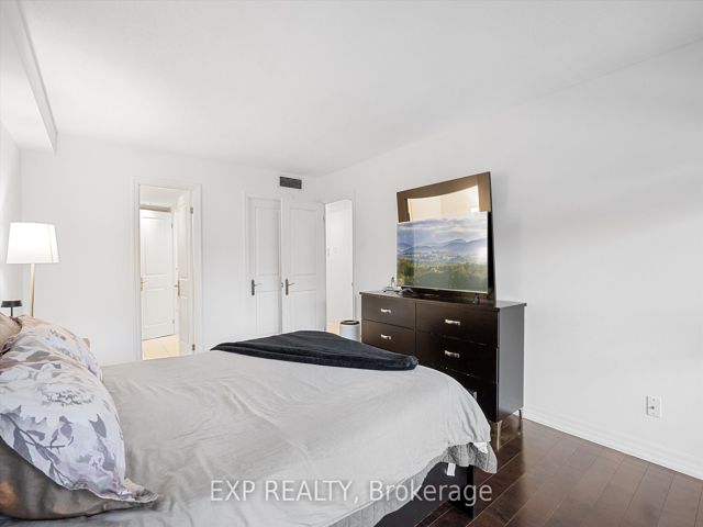 605 - 63 St Clair Ave W