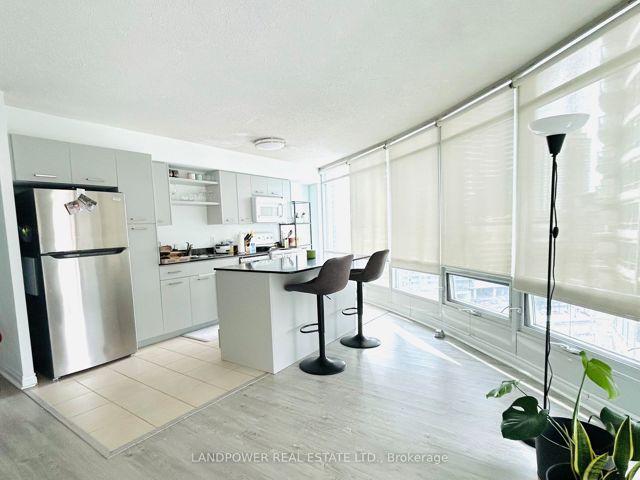 1909 - 361 Front St W
