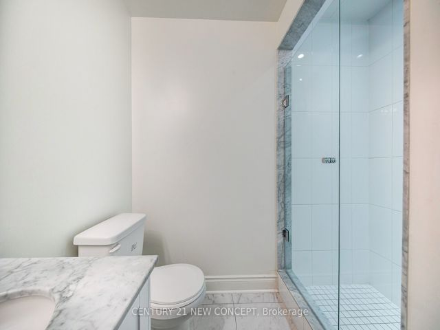 320 - 639 Lawrence Ave W