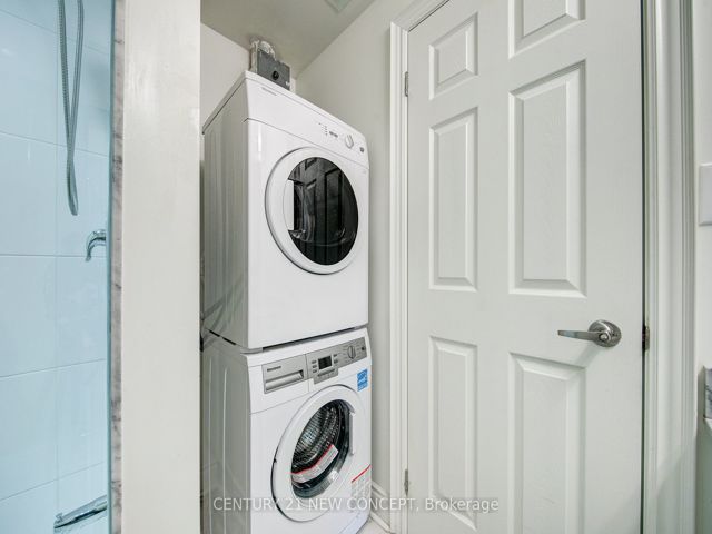 320 - 639 Lawrence Ave W