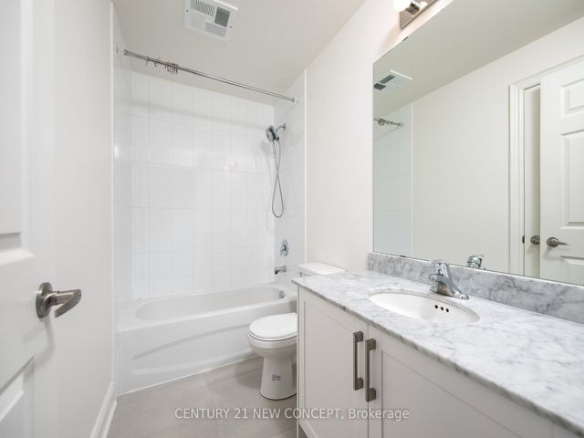 320 - 639 Lawrence Ave W