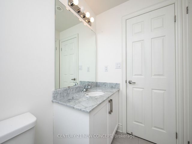 320 - 639 Lawrence Ave W