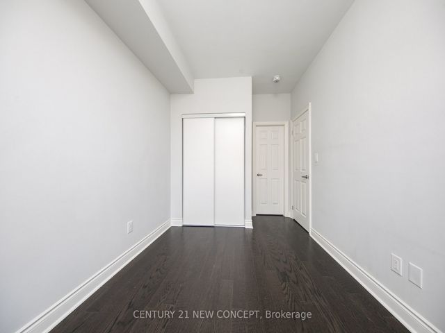 320 - 639 Lawrence Ave W
