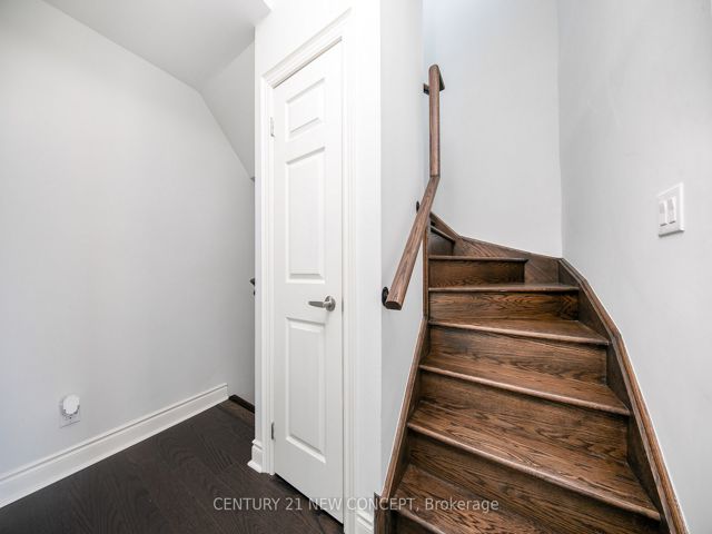 320 - 639 Lawrence Ave W
