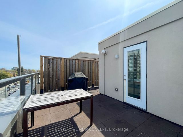 320 - 639 Lawrence Ave W