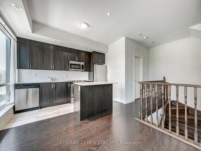 320 - 639 Lawrence Ave W