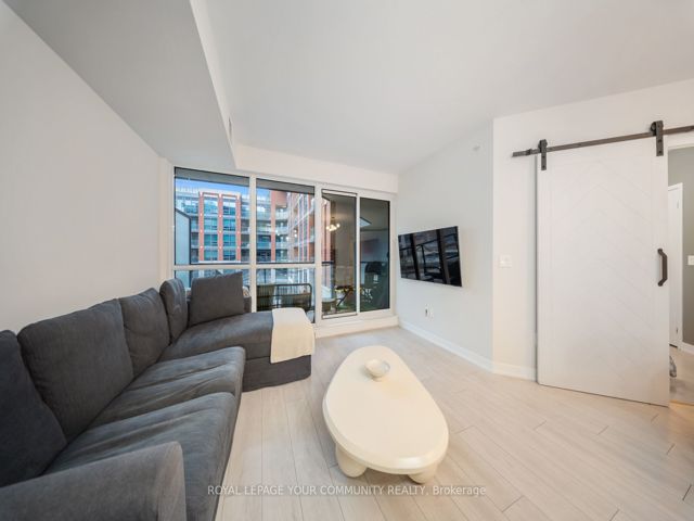 312 - 31 Tippett Rd