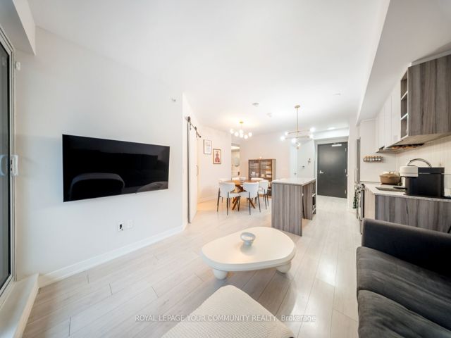 312 - 31 Tippett Rd