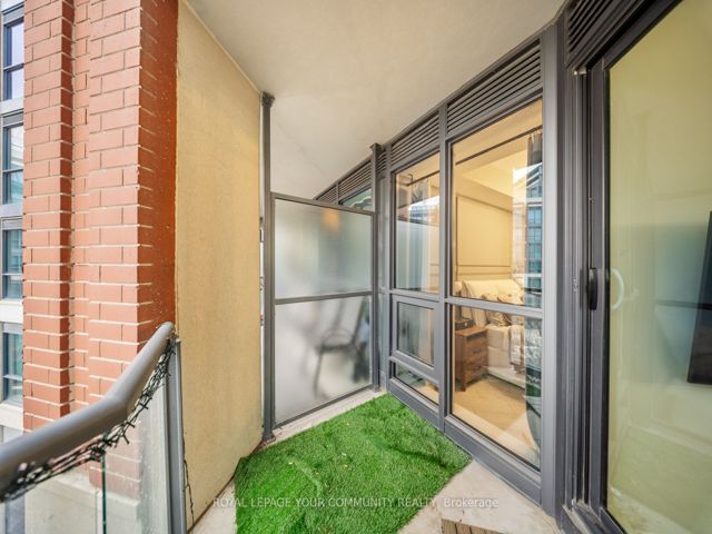 312 - 31 Tippett Rd
