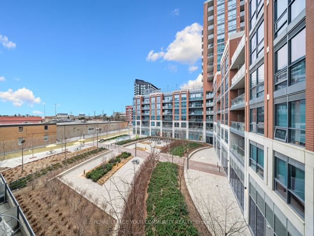312 - 31 Tippett Rd