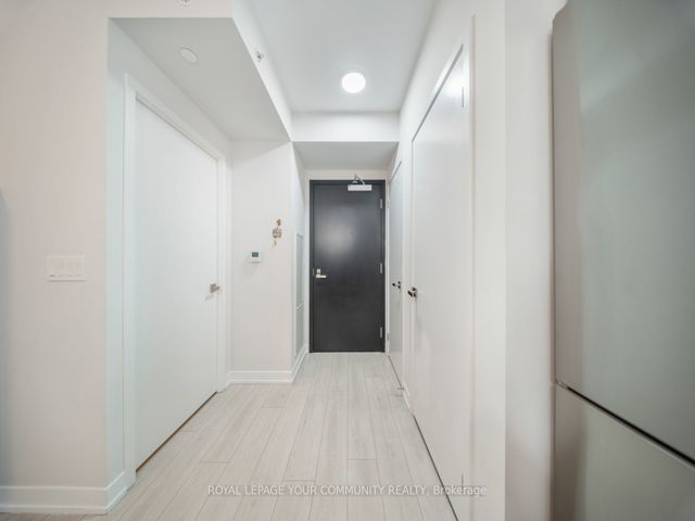 312 - 31 Tippett Rd