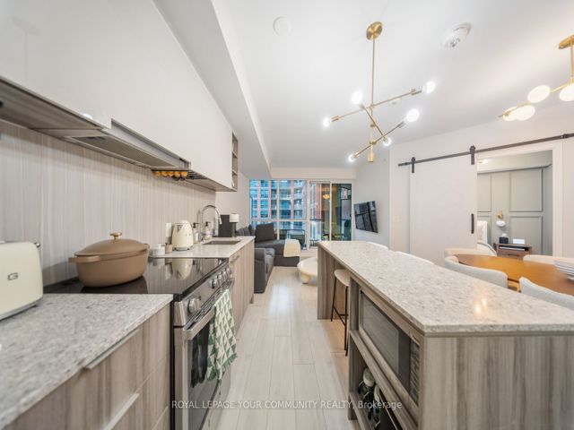312 - 31 Tippett Rd
