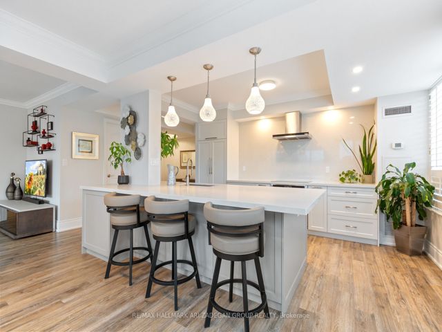 721 - 28 William Carson Cres
